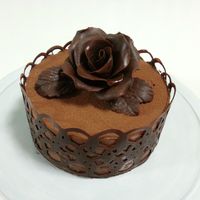 プラチョコの薔薇のケーキ